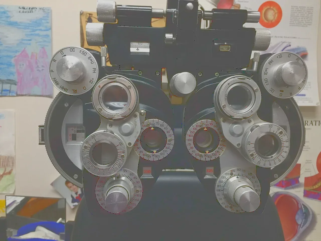 The dial faces of a refractor head, marked in quarter-dioptre steps